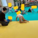 背中につけているものは…