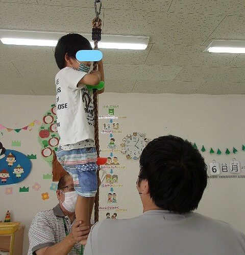 上までいけるかな？ターザンロープ