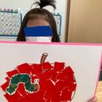 4月28日(木)リンゴのちぎり絵🍎🍏