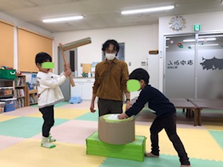 1月5日（金）お餅をぺったん