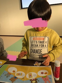 1月26日(金)ハサミ・のりを使ってみよう！