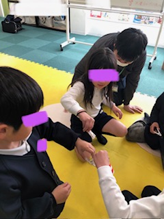 3月15日(金)紙コップをはこぼう！
