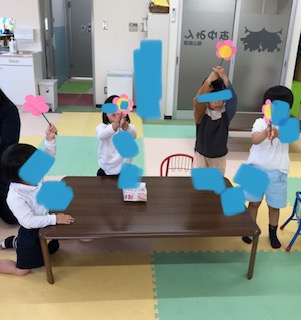 4月25日(木)プレゼント～お花作り🌼～