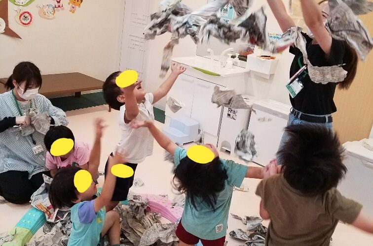 6月25日(火) 新聞紙あそび