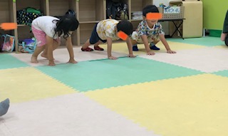 8月26日(月)お尻歩き・クマ歩き競争🐻
