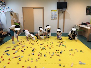 10月3日(木)集めて！だるまさんがころんだ🐸