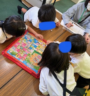 5月12日(月)のびのびタイム(すごろく・こんなときどう思う?・自己紹介をしよう)