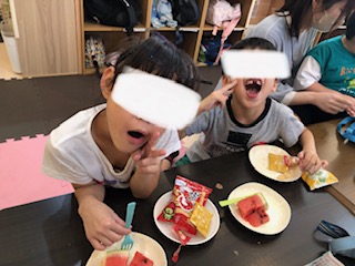 ８月１５日　スイカ割り😊